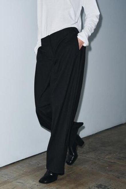 ZARA БРЮКИ В ПОЛОСКУ С ЗАЩИПАМИ — ZW COLLECTION, ЧЕРНЫЙ