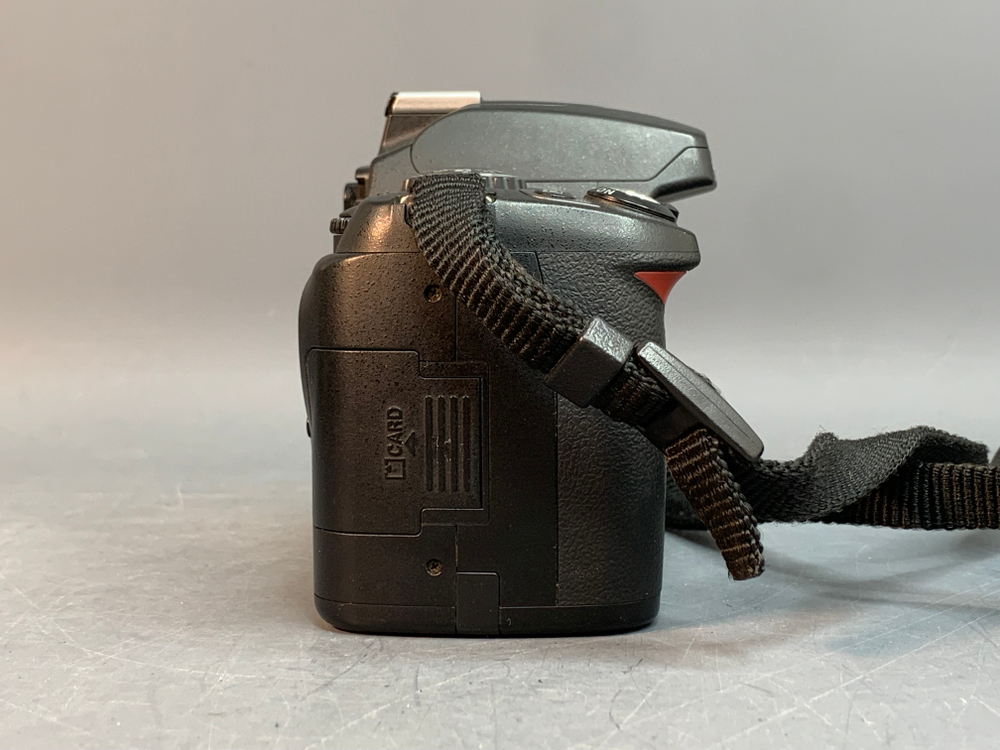 Nikon D40 kit 18-55mm 3.5-5.6G II ED 8.800 кадров