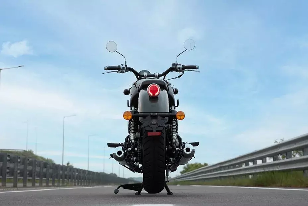 Royal Enfield Super Meteor 650 Interstellar Green (Mid)