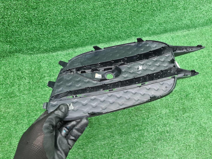 Решетка бампера левая Mercedes V w447 (14-нв) AMG