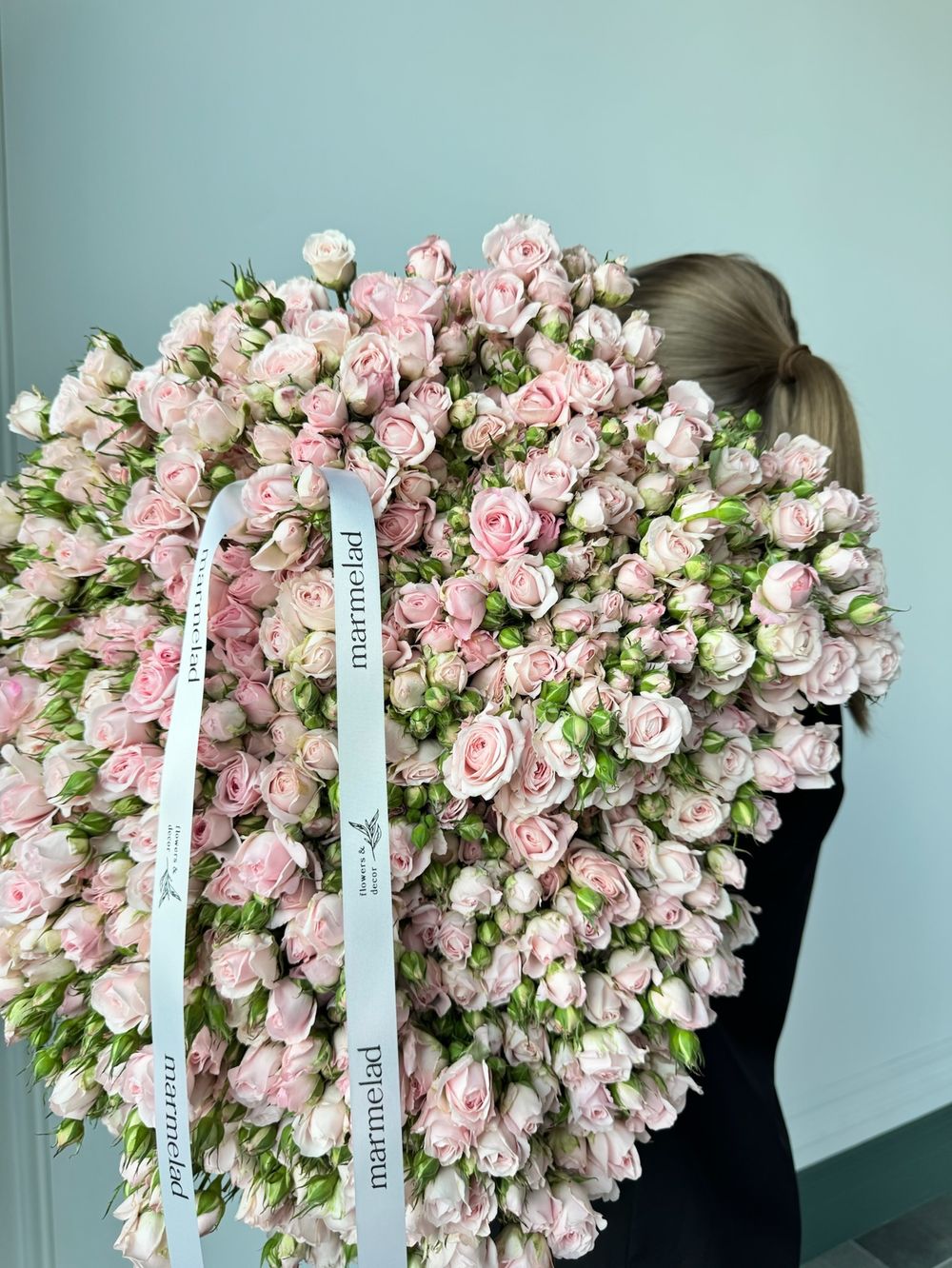 АКЦИЯ - нежно розовая кустовая роза - цена действует при заказе от 25шт