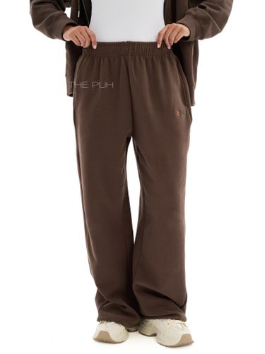 Коричневый костюм с цветной вышивкой на спине