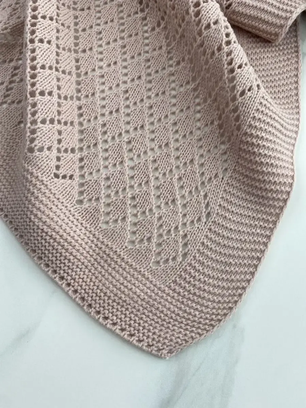 Вязаный плед для новорожденного