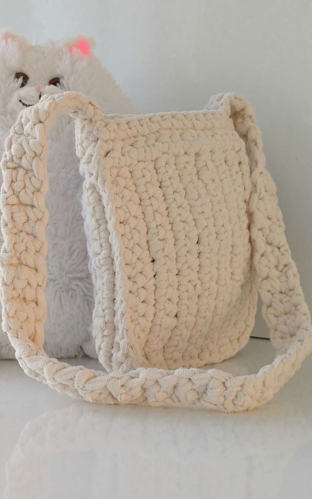 Сумка кроссбоди через плечо вязаная