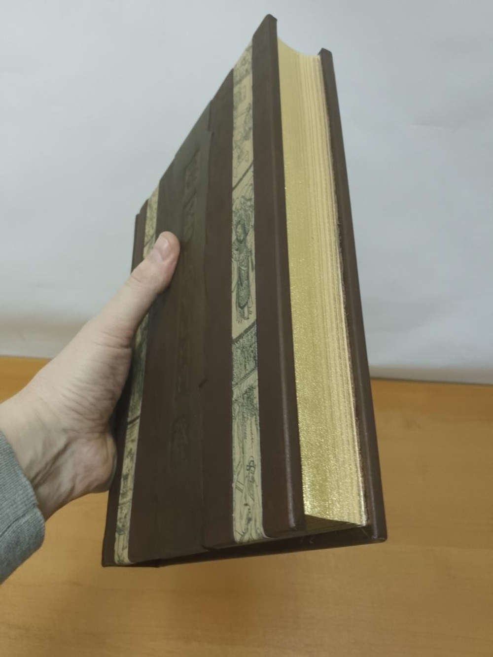 "Конфуций. Афоризмы мудрости" Книга подарочная в кожаном переплете