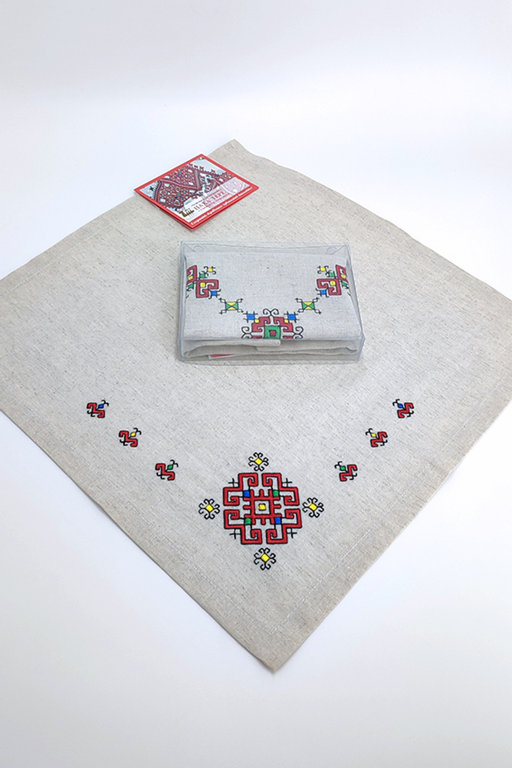 Салфетка с вышивкой