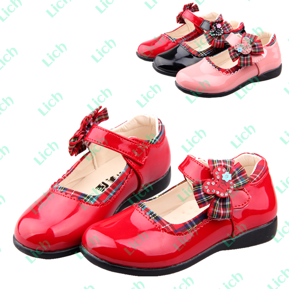 Туфли однотонные с контрастной отделкой и бантами со стразами