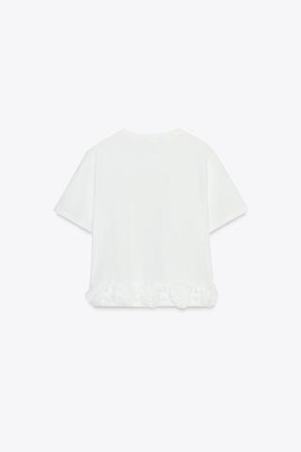 ZARA ФУТБОЛКА С РЕЛЬЕФНЫМИ РОЗАМИ, БЕЛЫЙ