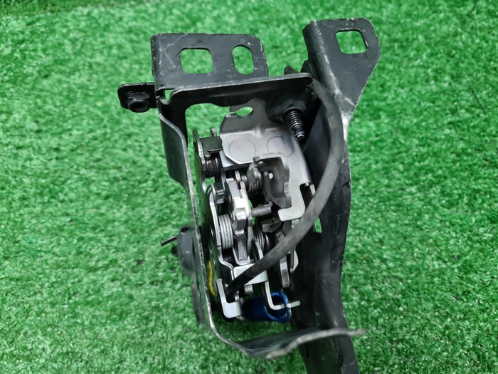 Кронштейн фары правый BMW 3er G20 (2018-н.в.)