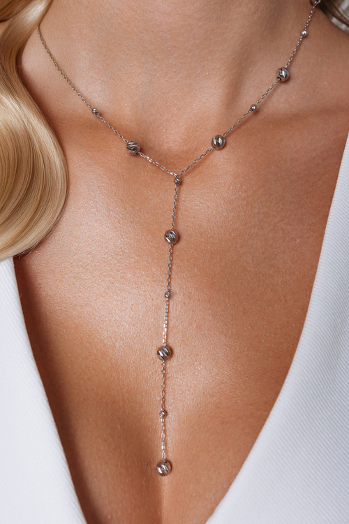 Колье - галстук "QUIET LUXURY" с шариками и алмазными гранями в серебре