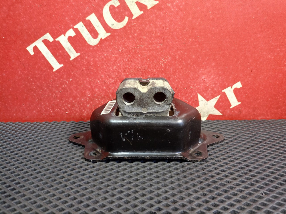 Подушка двигателя задняя