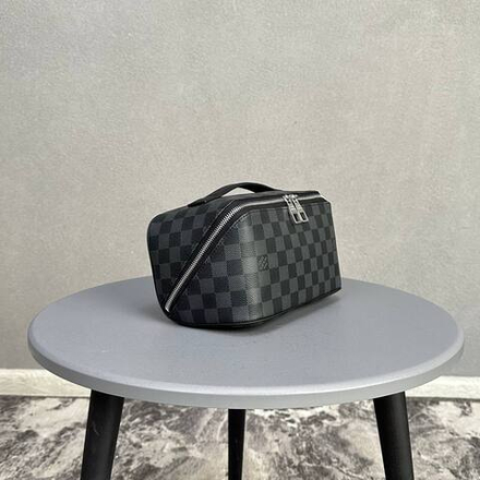 Несессер Louis Vuitton