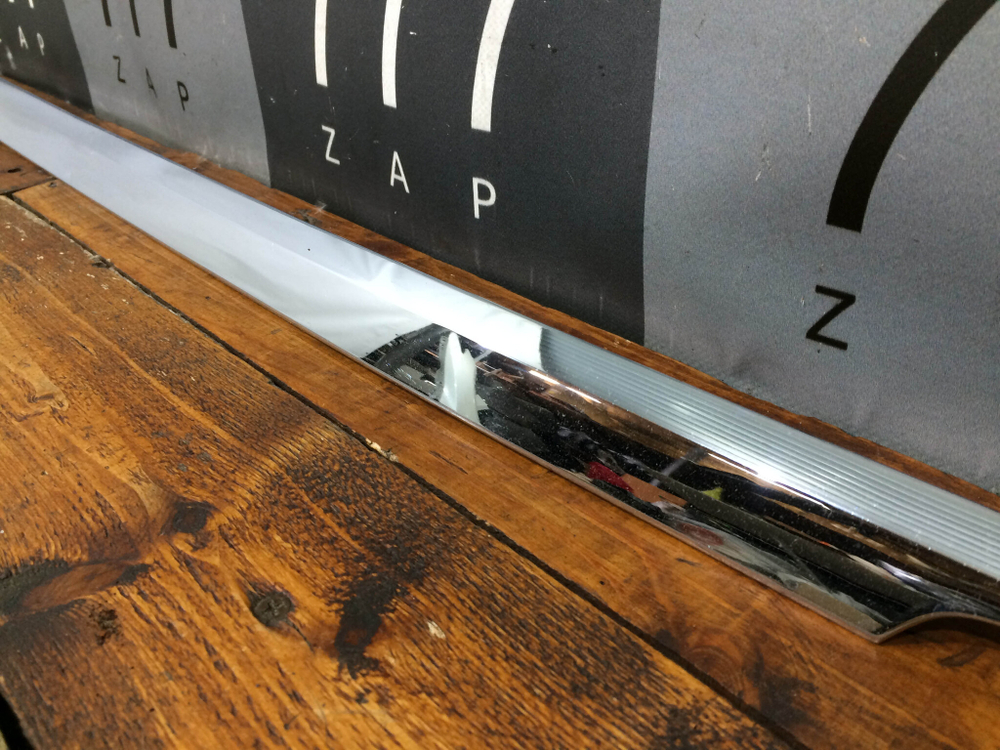 Накладка крышки багажника Mercedes GLS (X167) 19-нв Б/У Оригинал A1677430100