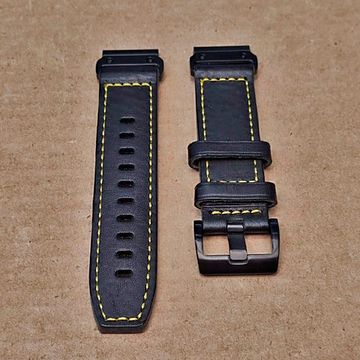 Ремешок кожаный QuickFit 22 мм для Garmin Fenix 7 / 6 / 5, Forerunner 935 / 945 / 955, instinct, instinct 2, Epix Gen 2 быстросъемный (Черный, желтая строчка)