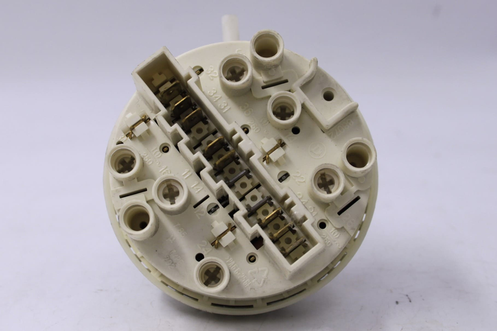 Датчик уровня воды (прессостат) стиральной машины Electrolux Aeg Zanussi 146152232 (320-06 7930070)