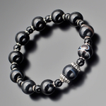 Браслет на резинке из чёрного агата от итальянских дизайнеров "Rico La Cara" AMX006137