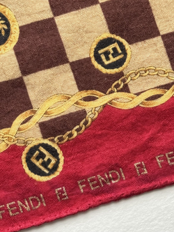 Платок в клетку с красным кантом Fendi