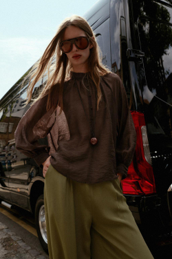 ZARA ПОЛУПРОЗРАЧНАЯ БЛУЗА С РУКАВАМИ-БУФАМИ, КОРИЧНЕВЫЙ