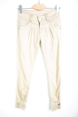 Джинсы песочного оттенка, маркировка М, визуально на 46 размер