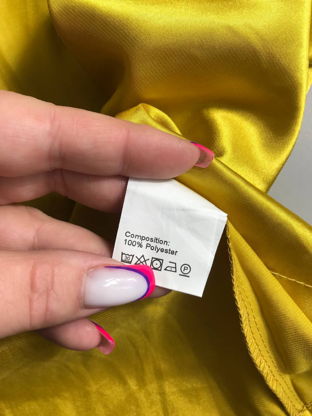 Халат атласный, маркировка S, визуально 44 размер