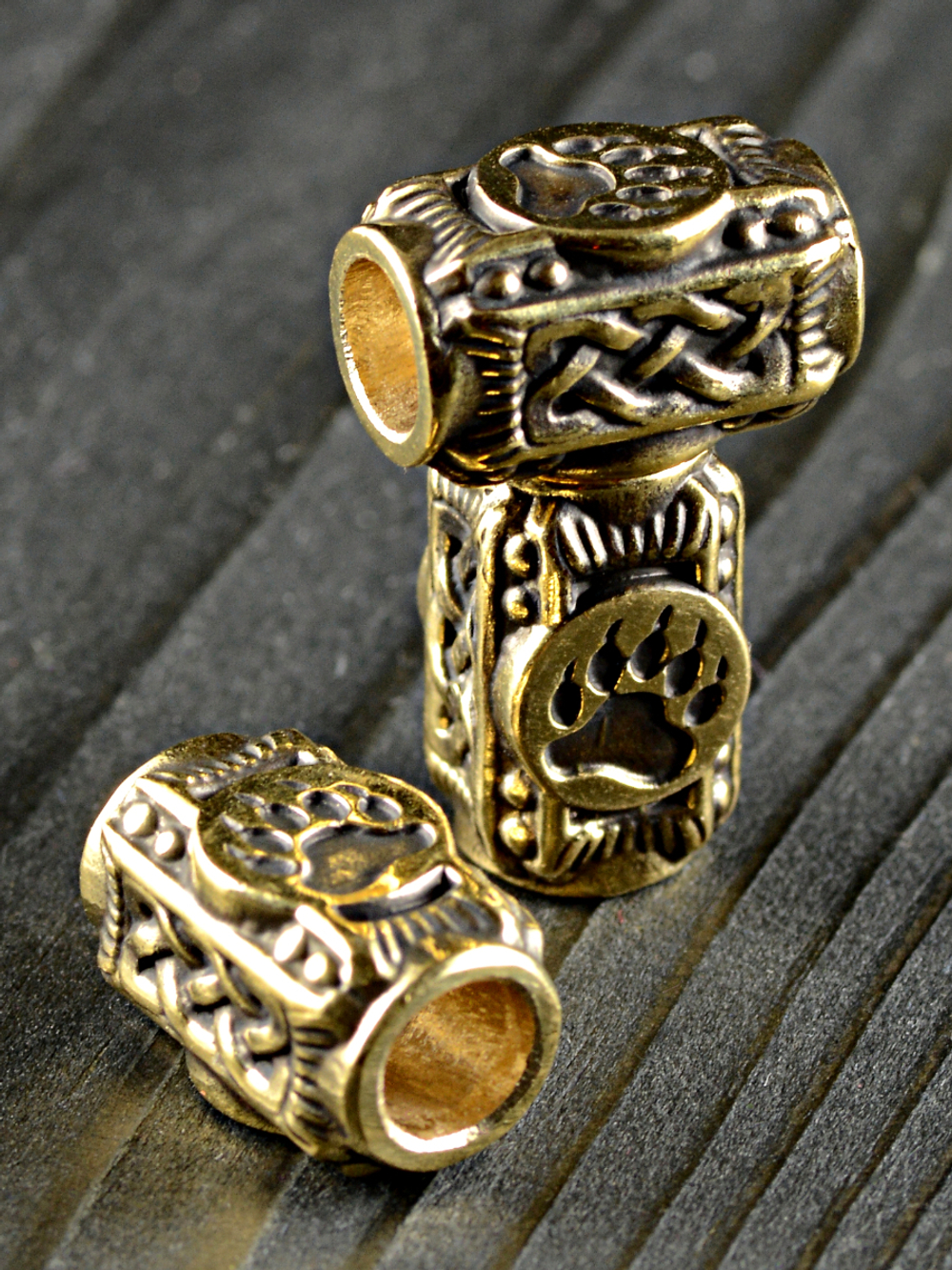 Бусина квадратная Медвежья лапа (печать Велеса) из латуни