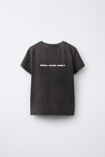 ZARA ФУТБОЛКА С ПРИНТОМ KPOP DEMON HUNTERS™ NETFLIX ©, АНТРАЦИТОВО-СЕРЫЙ