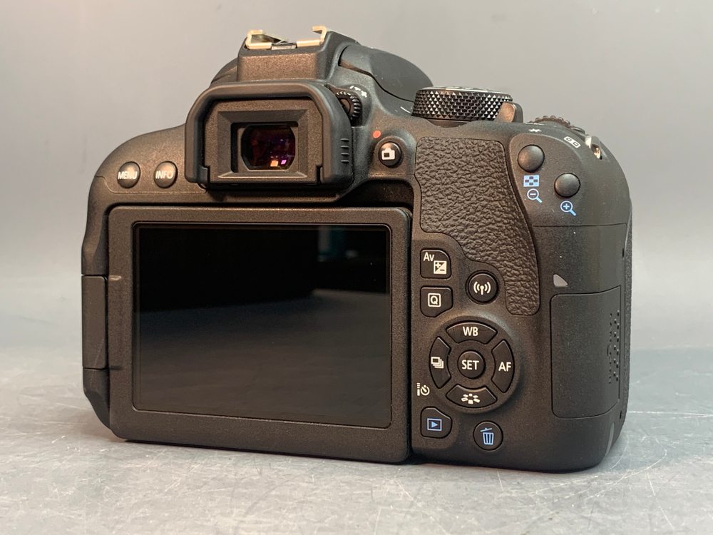 Canon 800D Kit 18-55mm IS STM 625 кадров