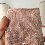 KAYAN - New Mill; 50% меринос, 30% шелк, 10% кашемир, 10% хлопок; 600м/100гр; цвет: зеленый в белую крапинку