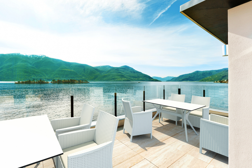 Кресло пластиковое плетеное с подушкой Siesta Contract California, белый