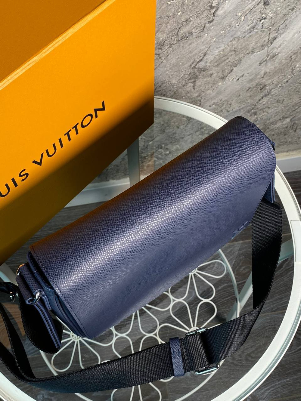 Сумка-мессенджер Louis Vuitton