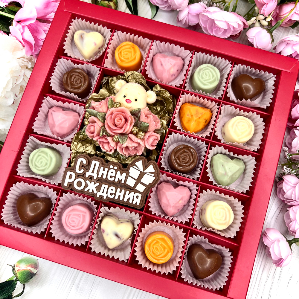 Шоколадный подарок "С Днём Рождения": Мишка с розами, шоколадка-надпись и 19 конфеты ручной работы