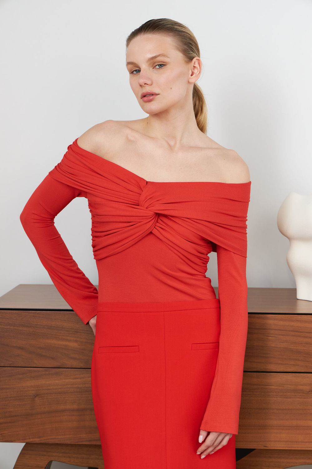 ТОП-БОДИ С УЗЛОМ, КРАСНЫЙ