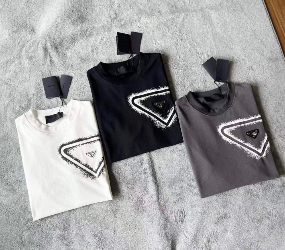 Футболка Prada