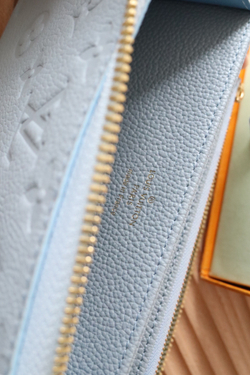 Louis Vuitton Zippy Wallet