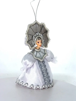 Елочные игрушки. Кукла-подвеска Снежинка