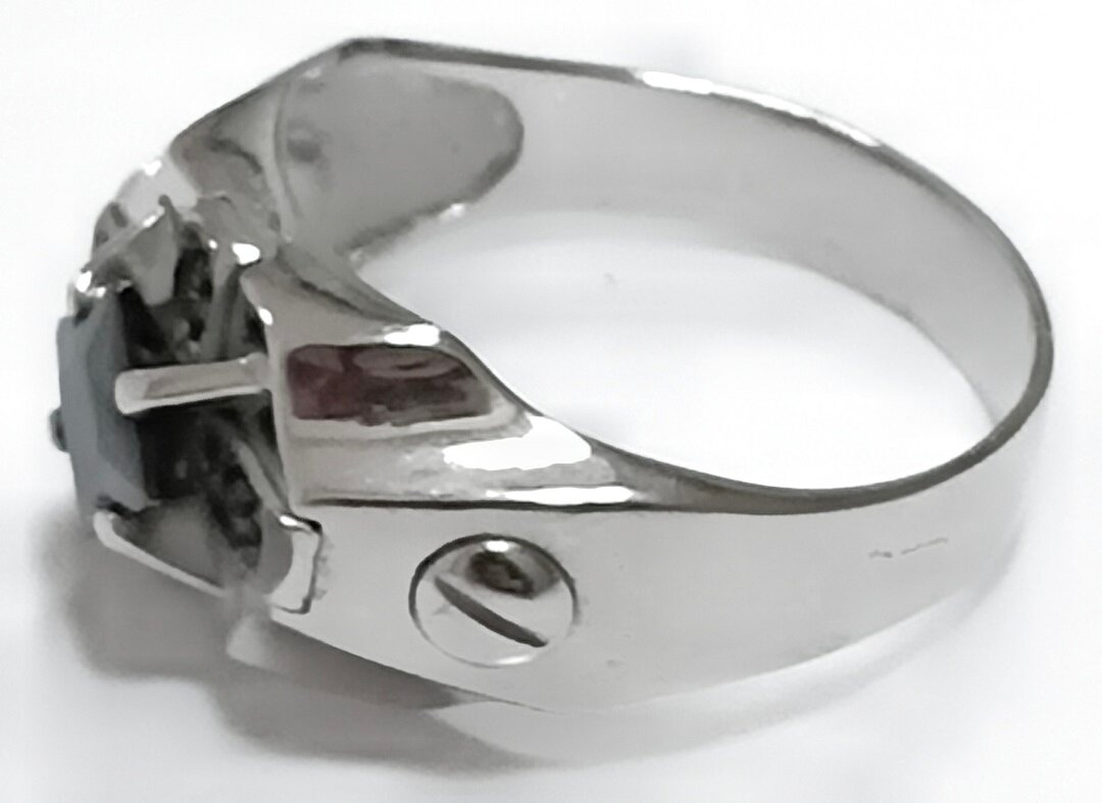 Ювелирное кольцо из серебра