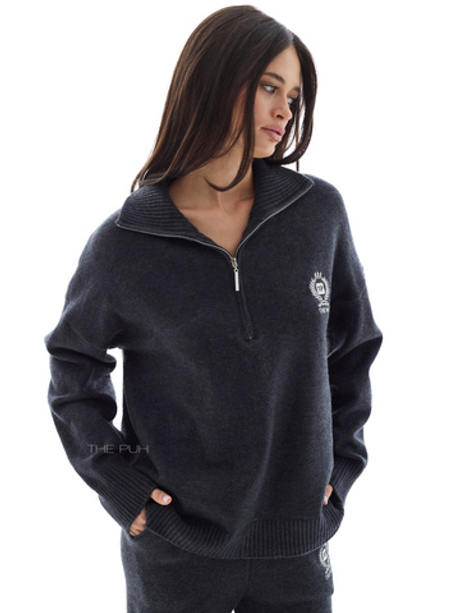 Вязаный костюм с вышивкой в цвете графит