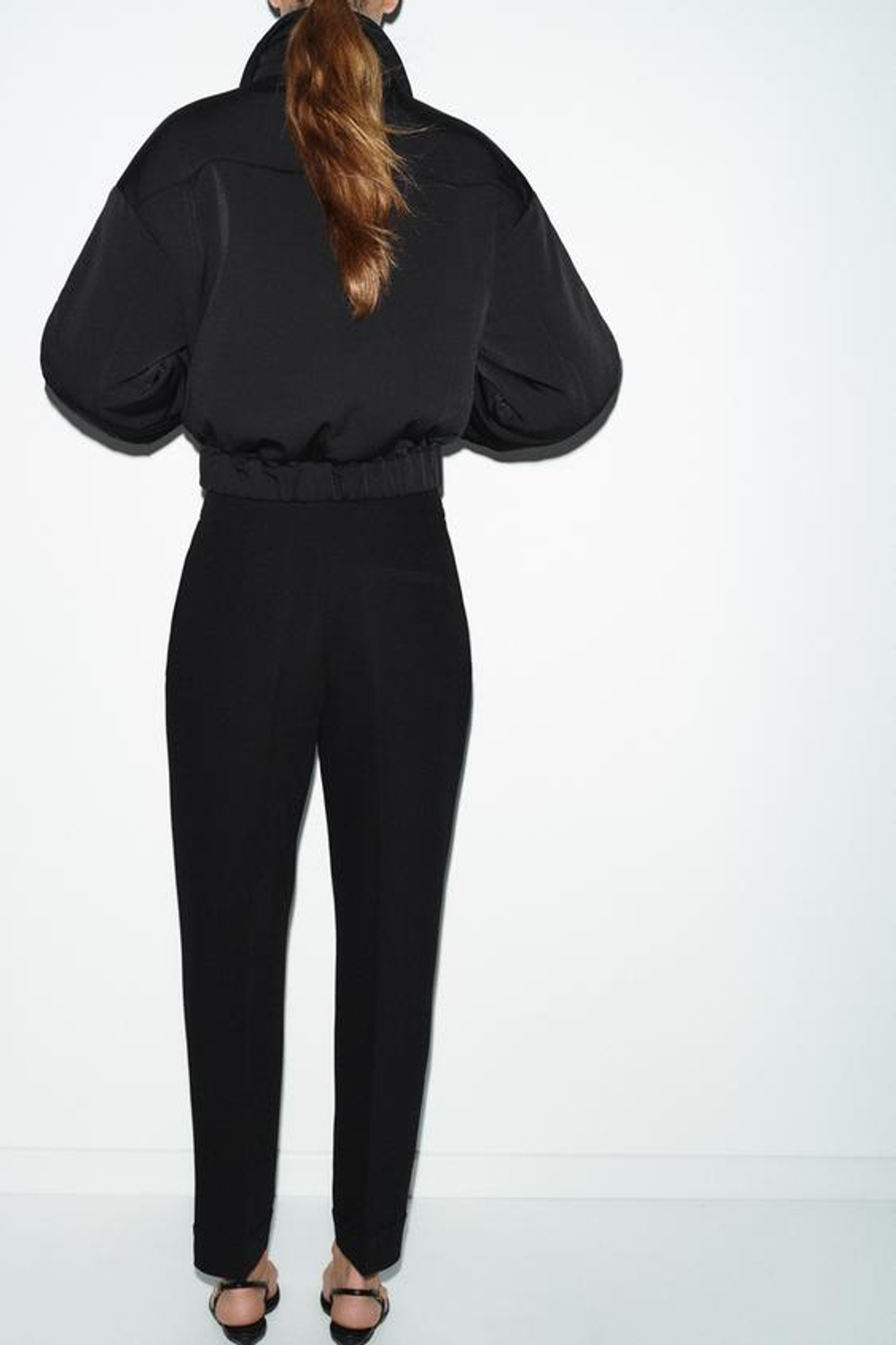 ZARA БРЮКИ С ЗАЩИПАМИ И ОТВОРОТАМИ СНИЗУ, ЧЕРНЫЙ