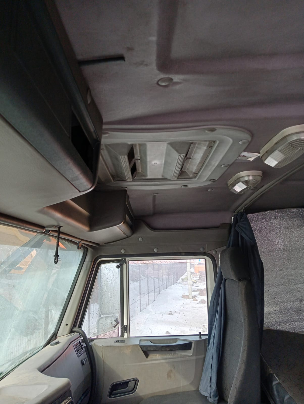 КамАЗ 53504 6x6 Седельный тягач 53504-50 (Дизельный, 11,8 л, 300 л.с., МТ)