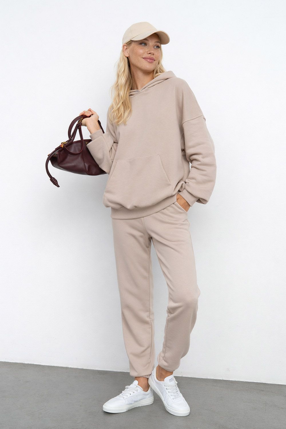 Свободные джоггеры без начеса из премиум футера серо-бежевого цвета