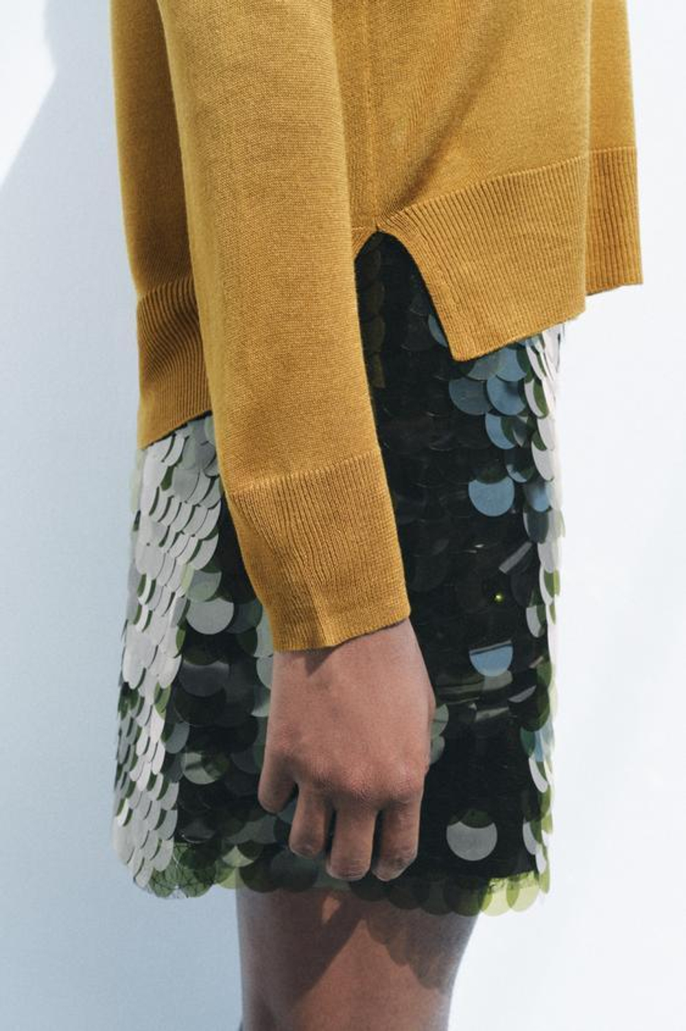 ZARA БАЗОВЫЙ ДЖЕМПЕР ИЗ ТОНКОГО ТРИКОТАЖА, ЦВЕТ ОЛИВКОВОГО МАСЛА