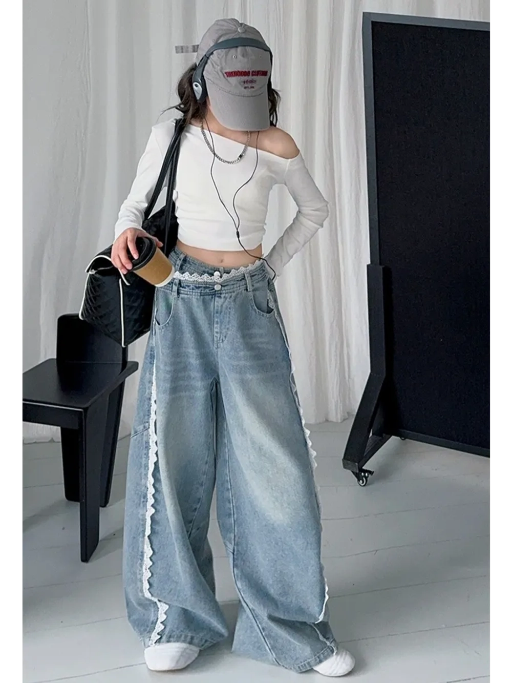 Джинсы широкие