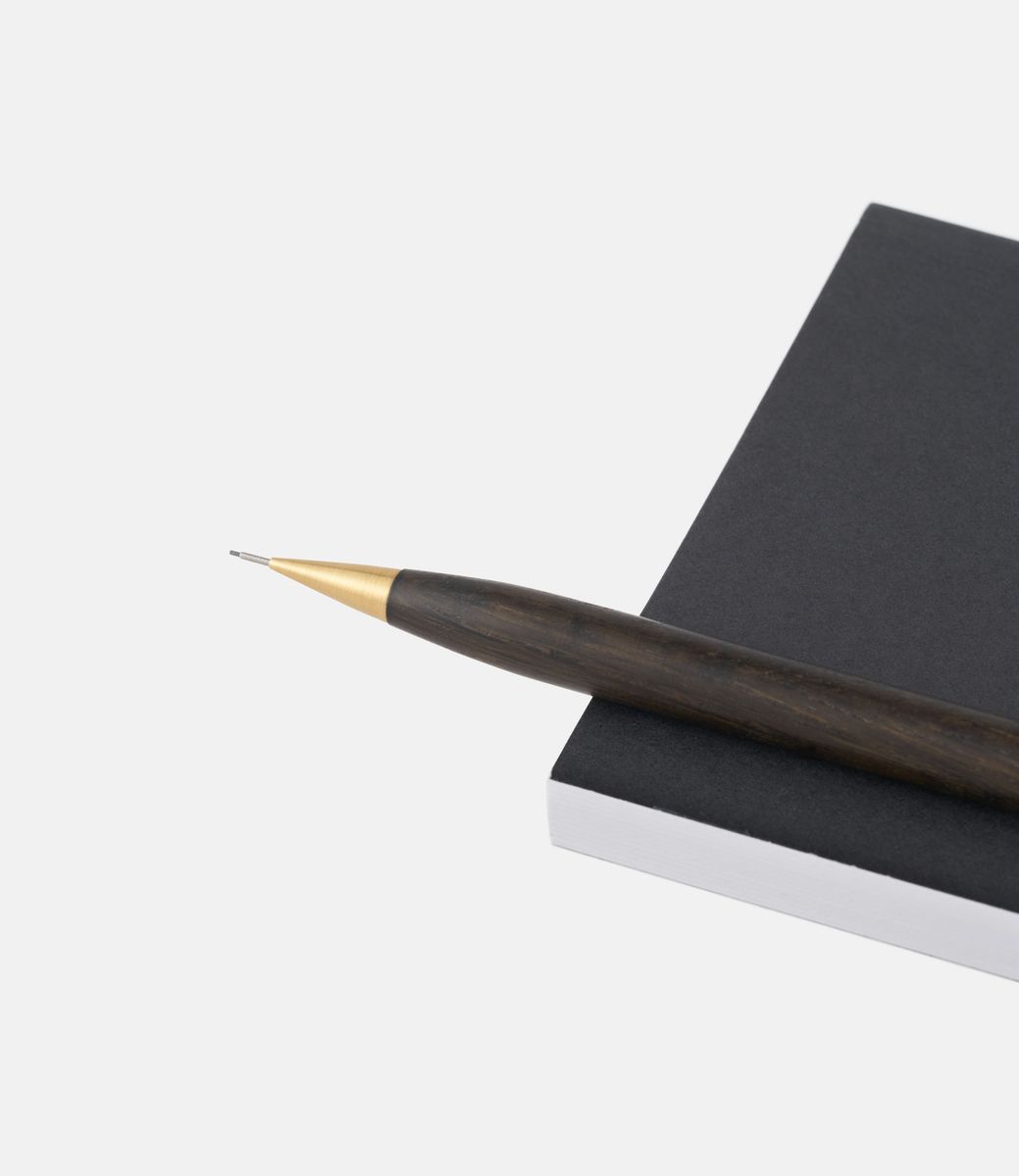 Nicholas Hemingway 5100 Year Old Bog Oak Pencil — карандаш из мореного дуба