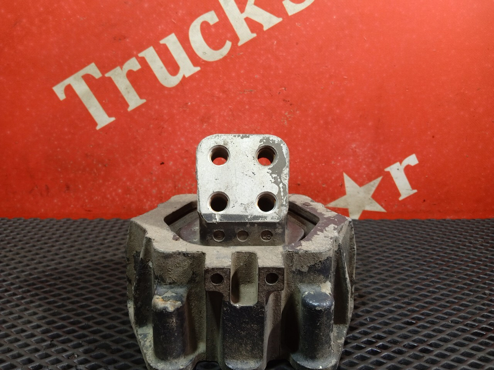 Подушка двигателя задняя