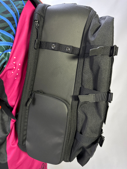 Рюкзак USWE Buddy 40L Athelete Gear Pack, Carbon Black