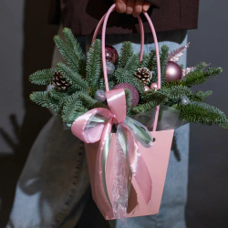 Новогодняя композиция Елка в сумке (пудра)