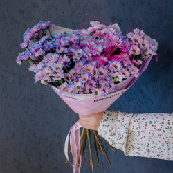 141. Стойкий необычный букет из двуцветной сантини