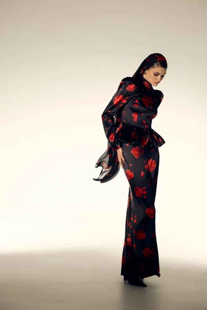 Керелин макси (Kerelin maxi), юбка макси из черного атласа с цветочным принтом