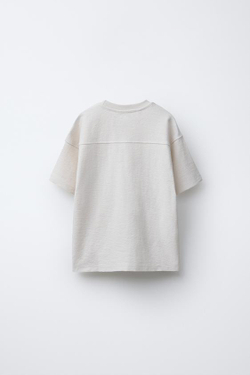 ZARA КОМПЛЕКТ ИЗ ФУТБОЛКИ И ШОРТ, ЖЕЛТОВАТО-БЕЛЫЙ