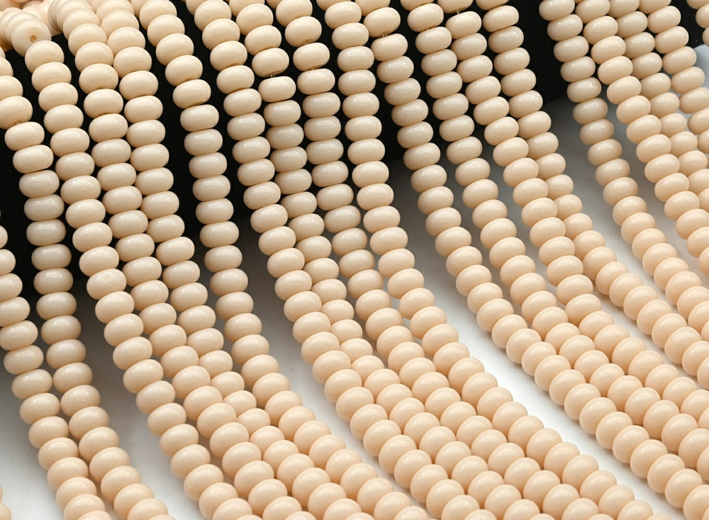 сглр8-п Стекло рондель гладкий 8мм пудровый, нить 38см